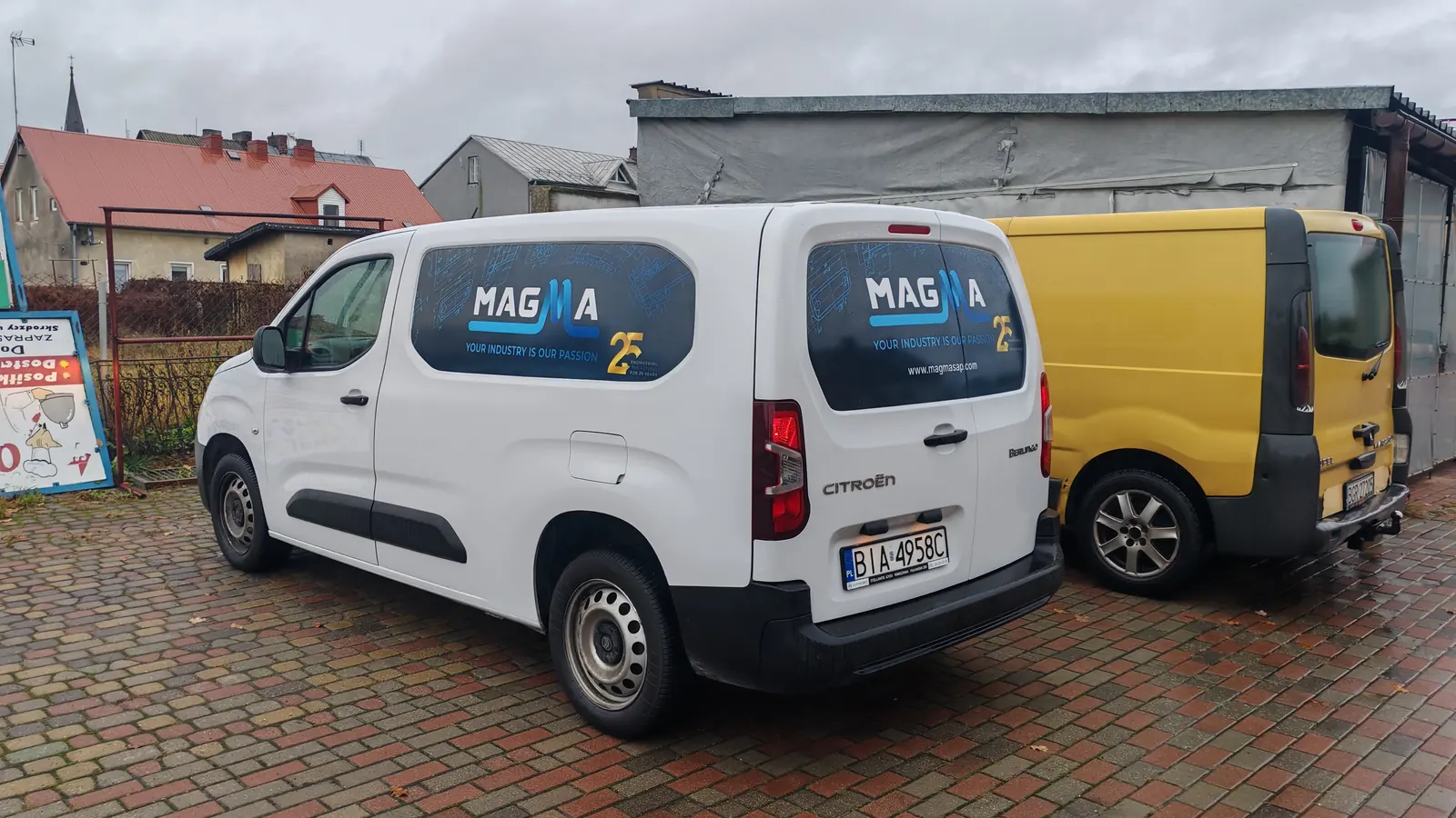 Oznakowanie samochodu firmowego MAGA — realizacja KK Design